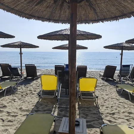 Daire Sandra Beachfront - Pool, Bar And Olympus View Korinós